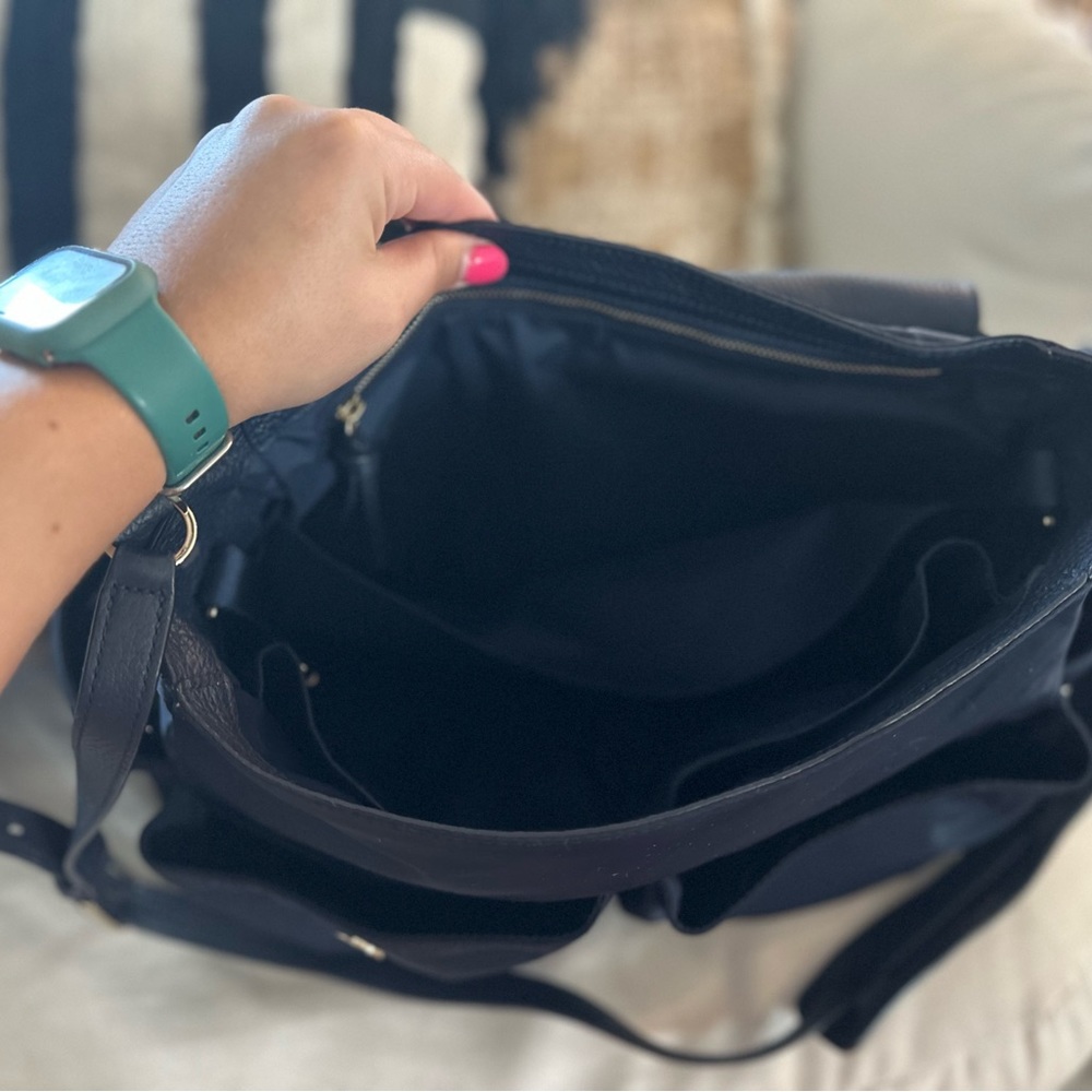 Authentic Tory Burch Thea Nylon Leather Baby Crossbody Diaper Bag in Navy - Picture 4 of 5